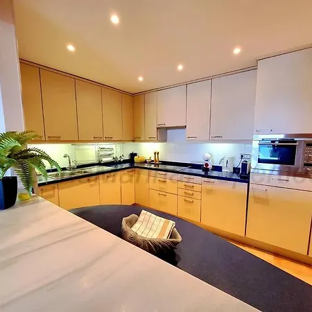 Emp 32, Southwest Facing Stylish Apartment Estepona